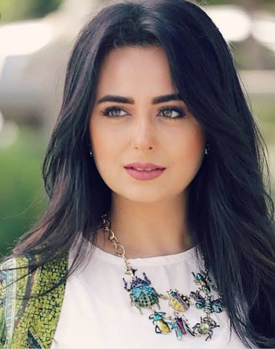 بالصور - أول ظهور لعائلة هبة مجدي.. تعرفوا إلى والدتها وشقيقها الوسيم
