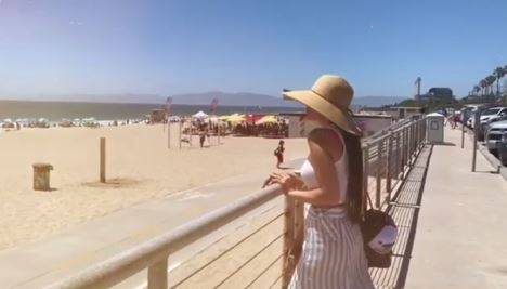 بالفيديو - الرموش الاصطناعية تضع فنانة عربية في موقف صعب.. شاهدي كيف تصرفت