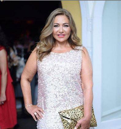 بالصور - ليلى علوي تستعيد رشاقتها وتتألق بفستان أنيق