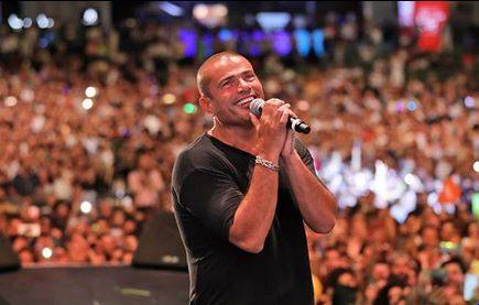 بالفيديو - عمرو دياب يتسبب بأزمة غير متوقعة في الأردن!