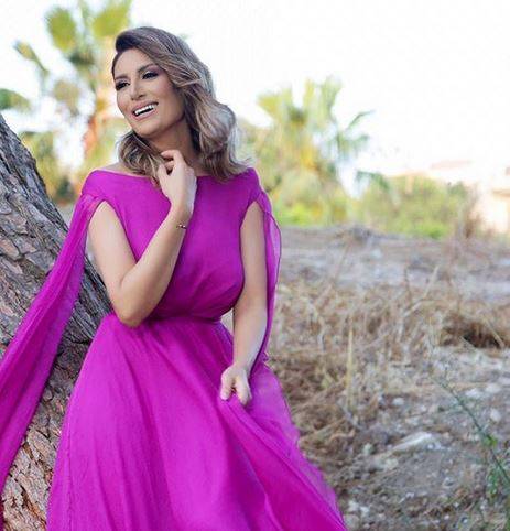 بالفيديو - رويدا عطية تعود طفلة مع ابنها الصغير.. شاهدوا سعادتها