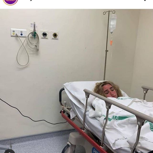 هنا الزاهد في المستشفى