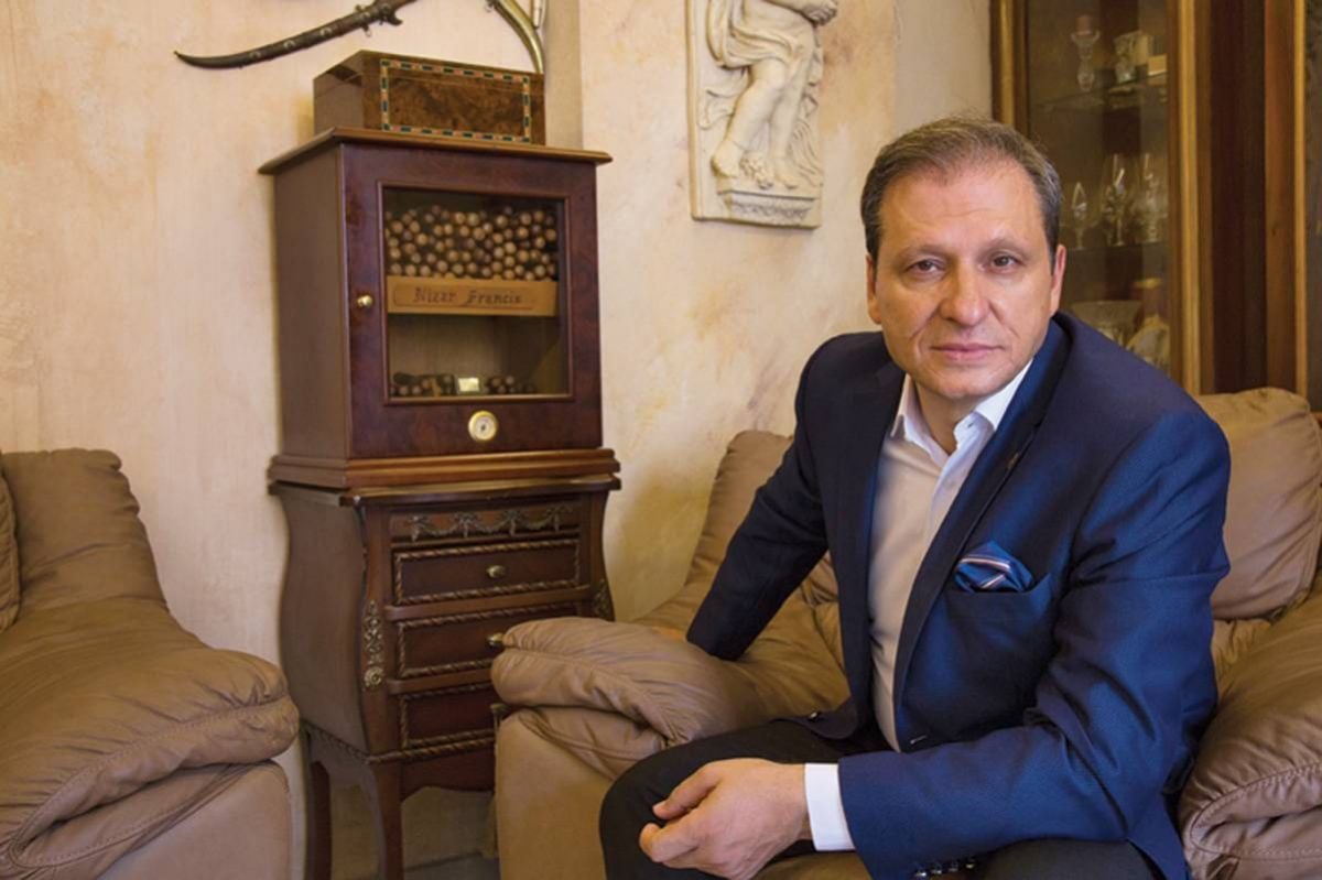 نزار فرنسيس:
الشاعر ابن بيئته والأغنية تعكس واقع المجتمع