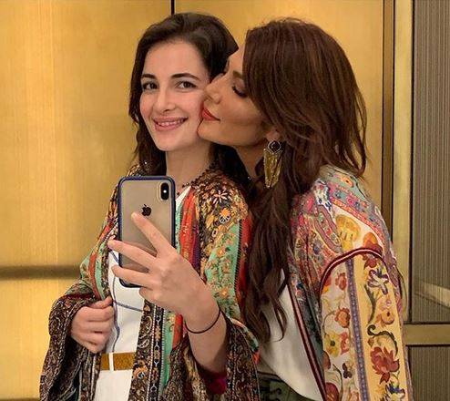 بالفيديو - بعد السخرية من إطلالة والدتها.. إبنة أصالة تبكي بحرقة وتتحدث عنها