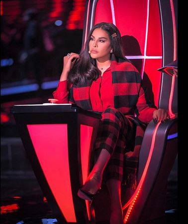 بالفيديو - أحلام تتوعد حماقي.. وتستعرض نحافتها بفستان أبيض ضيق