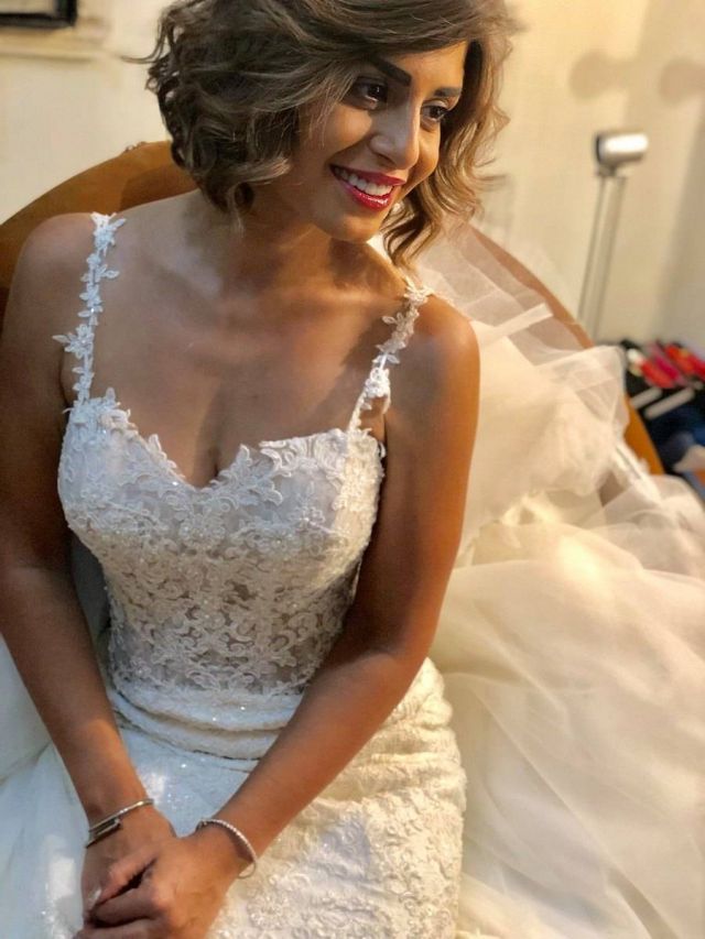 منة فضالي بفستان الزفاف