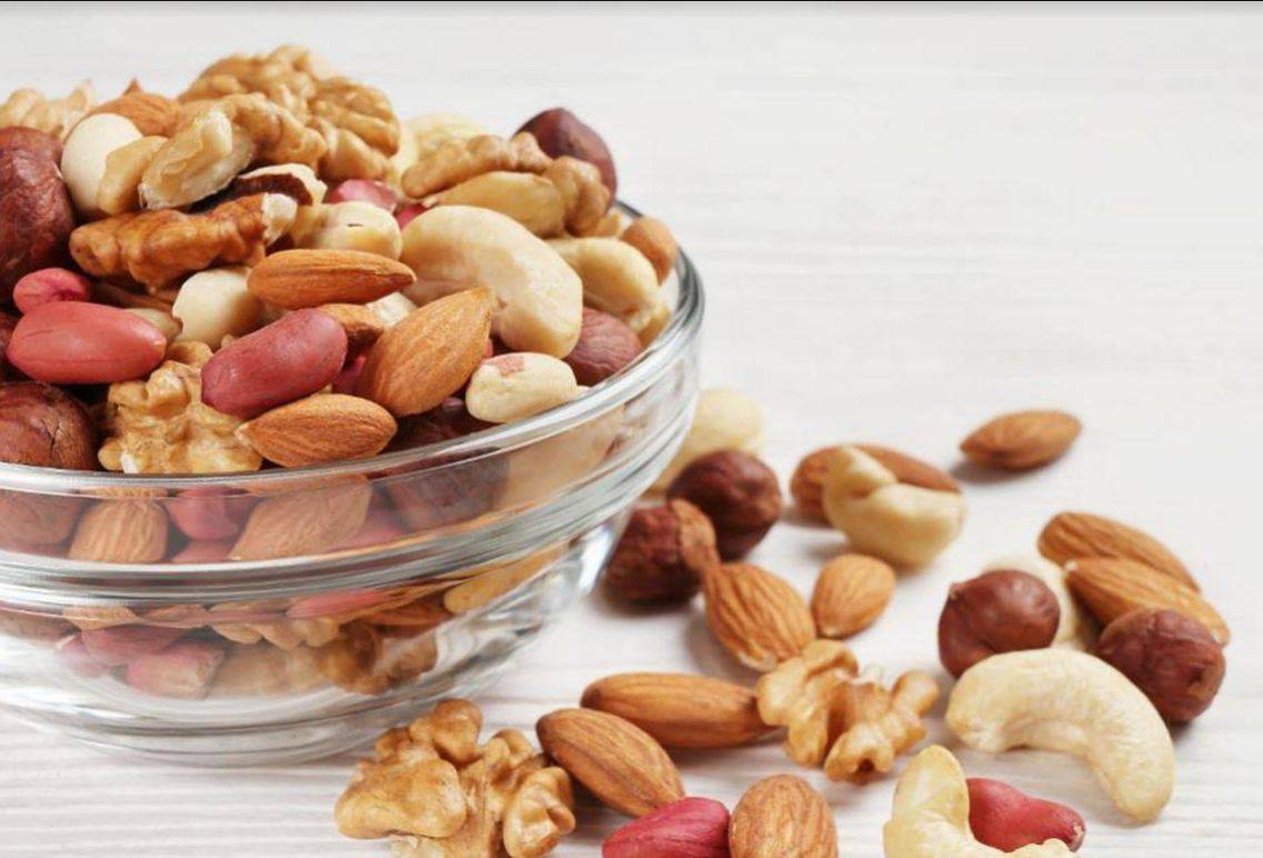 دراسة – قبضة من هذه المكسرات تنقذكم من السمنة... إليكم التفاصيل