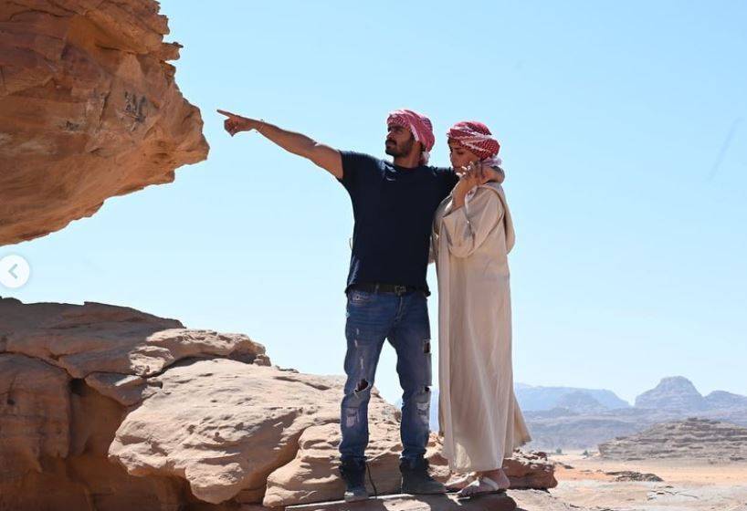بالفيديو – زوج خلود يشعل المواقع برقصة تقليدية بدوية بالسيف