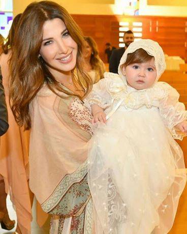 صور مسربة جديدة لإبنة نانسي عجرم الصغيرة.. شاهدوا كم تشبهها عن قرب