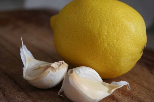 ما هي وصفة الثوم والليمون الحارقة لدهون البطن؟ هذه تفاصيلها