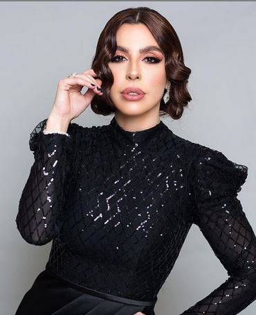 بالصور - ليلى اسكندر تكرر الخطأ نفسه وتثير ضجة كبيرة بفستانها الضيق والشفاف