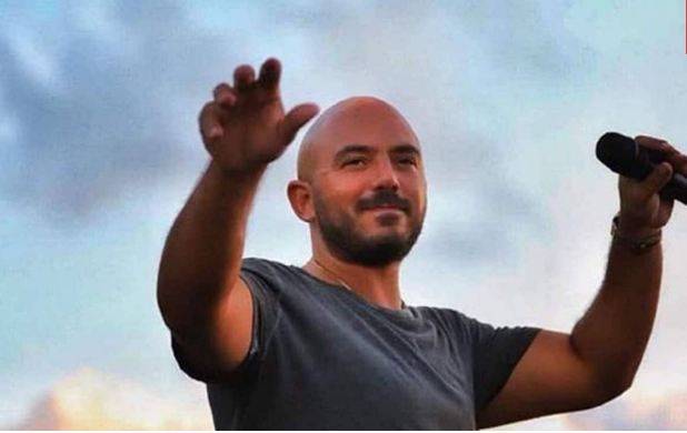 محمود العسيلي يفي بوعده لمعجبة.. ماذا فعل؟