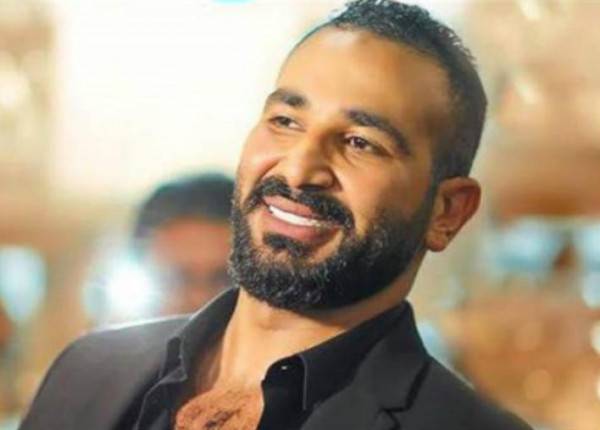 بالصور - أحمد سعد يستعرض هدية خاصة تلقاها.. وهذا ما إعترف به