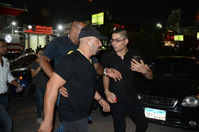 أحمد السقا ينفجر غضباً في عزاء طلعت زكريا