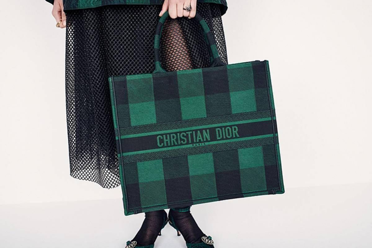 dior accessories collection  
autumn winter 2019
مجموعة أكسسوارات ديور لخريف وشتاء 2019