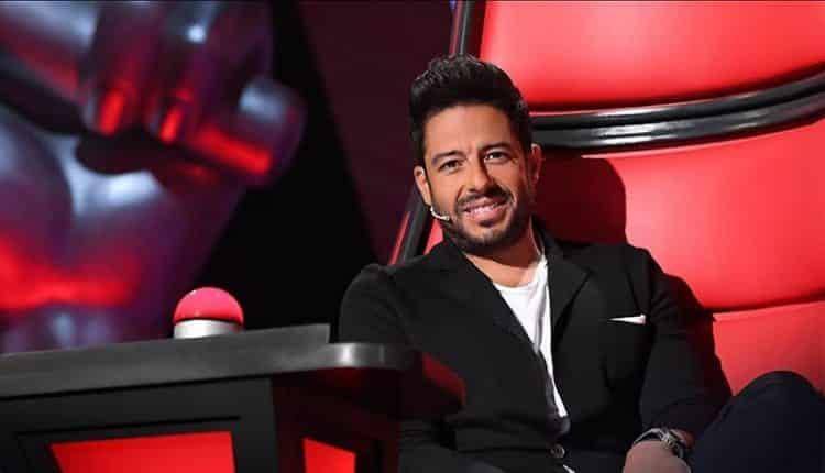 بالفيديو - محمد حماقي يكسر قواعد 