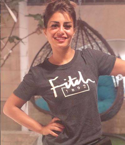 بالصور - منة فضالي تفاجئ الجميع بإطلالة مختلفة.. هل تليق بها؟