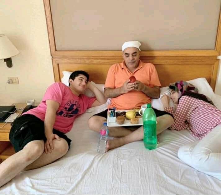 أب يقتحم غرفة ابنته في شهر العسل.. ما علاقة عادل إمام؟