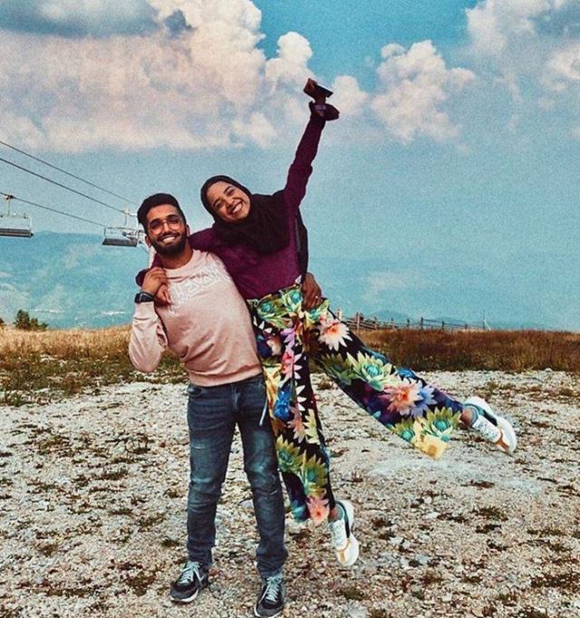 بالفيديو – زوج مشاعل الشحي يخرج عن صمته بعد نزعها الحجاب... هل يؤيدها أم يعارض؟