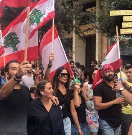 بالفيديو - هكذا تفاعل نجوم لبنان مع احتجاجات الشعب في الشارع