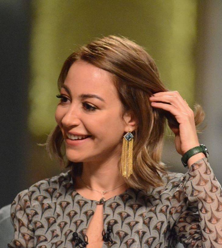 بالفيديو – منة شلبي بلوك جديد تماماً... شاهدوا ماذا فعلت بشكلها