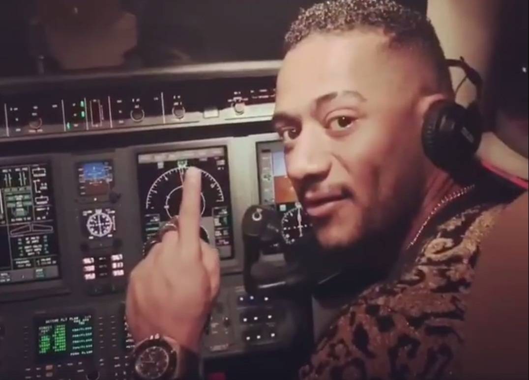 إعلامي شهير يطالب بمحاكمة محمد رمضان بعد ان كاد يتسبب بكارثة