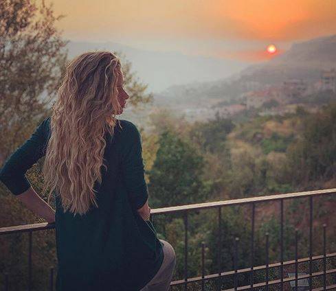 بالفيديو - نجمة لبنانية ترد على منتقدي جرأتها: 
