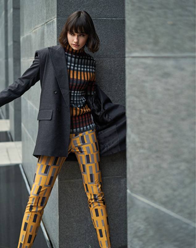 سترة من MAX MARA سروال وتوب من MALIPARMI لدى سانتياغو، بيروت