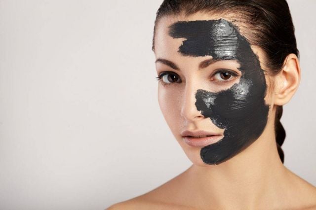 ما هو القناع الأسود الذي يخلص بشرتك من كل العيوب؟