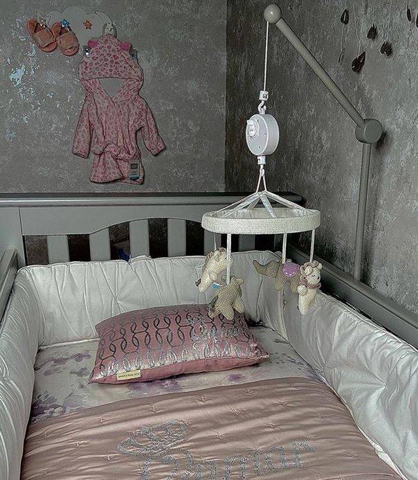 بالفيديو - نجمة خليجية تشعل المواقع بالظهور فور خروجها من غرفة الولادة