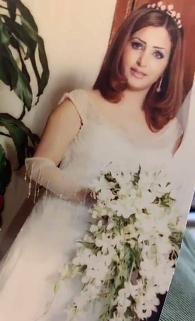 في صورة قديمة - هذه العروس الأنيقة والجميلة هي والدة فنانةعربية شهيرة... من هي؟