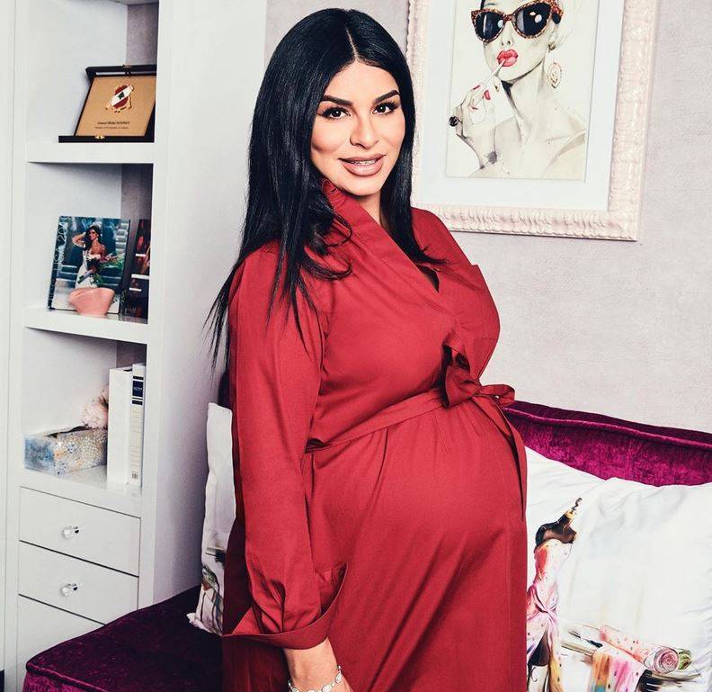 بالصورة - في ظهورها الأول... شاهدوا طفلة ريما فقيه الثالثة