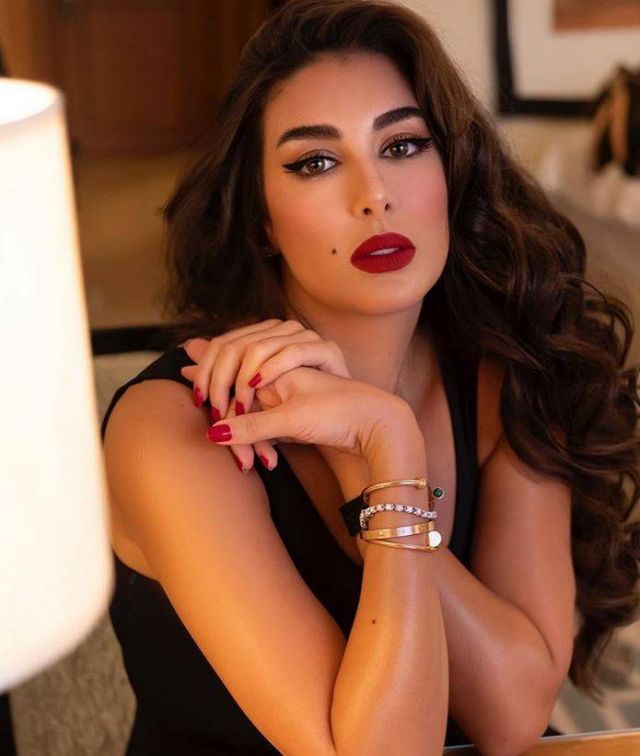 بالصورة – ياسمين صبري تشعل المواقع بإطلالتها على المسبح... شاهدوها