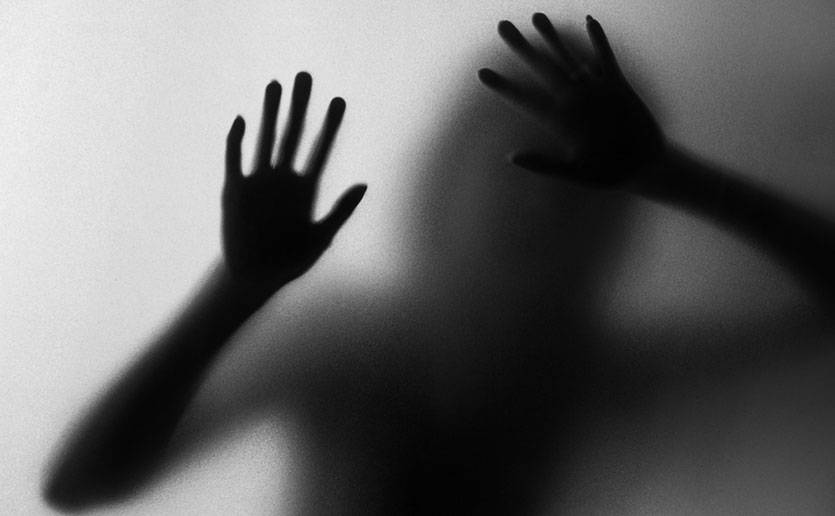 أجبرها على شرب الأسيد أمام عيني طفلها... وهذه التفاصيل المؤلمة