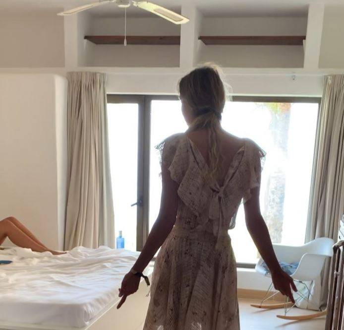 إحدى شهيرات لبنان تفاجئ الجميع باعتزالها بسبب التظاهرات