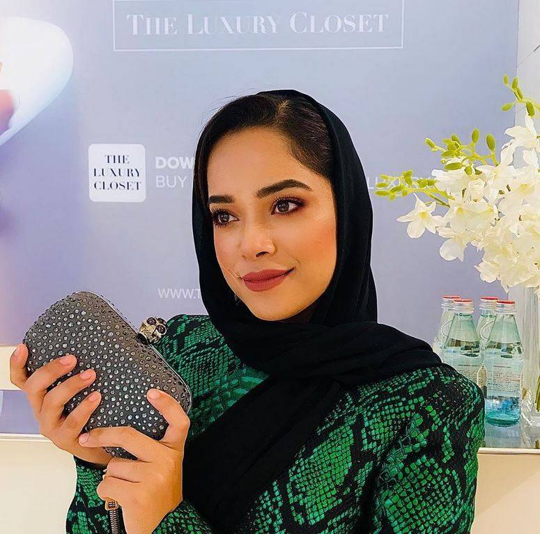 بالفيديو – أخيراً مشاعل الشحي تتخلى بإرادتها عن الحجاب... شاهدوها