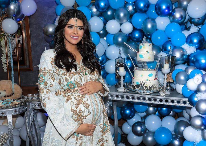 بالصورة - في ظهوره الأول.. طفل سلمى رشيد حديث الولادة يخطف الأنظار