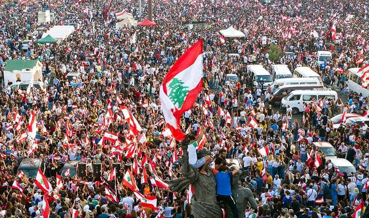نجوم العرب يعبّرون عن ارائهم في حراك لبنان... ماذا قالت أحلام؟
