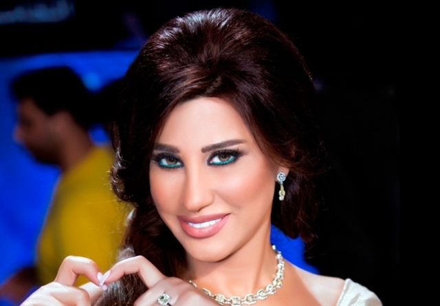 نجوى كرم: المرأة تضيف الحنان والرومانسية إلى العروض