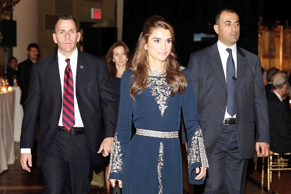 الملكة رانيا  تشارك في توزيع جوائز 'القيادة العالمية' في نيويورك