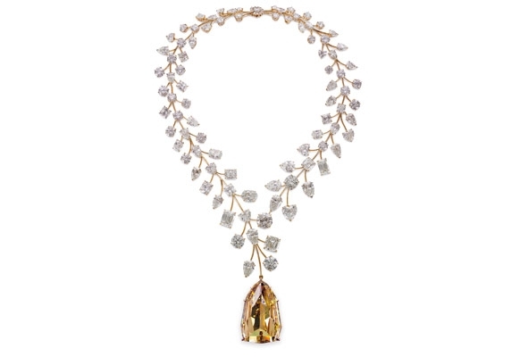 قلادة 'الماسة الإستثنائية' من دار معوّض Mouawad الأغلى في العالم