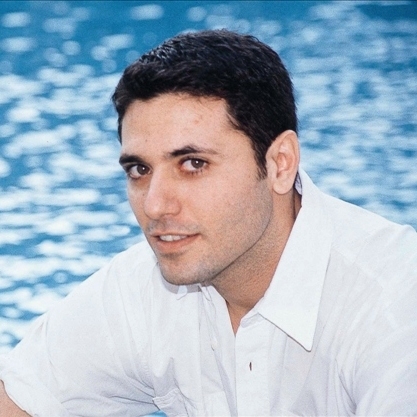 بعد السينما أحمد عز: خطوبتي شائعة!