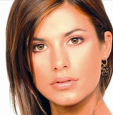 إليزابيتا كناليس ووالدتها وجروها 