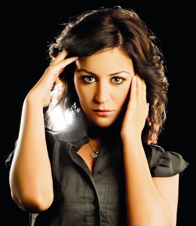 منة شلبي تعود الى الإذاعة