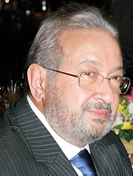 اللحية تسبب مشكلة لنور الشريف