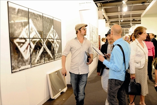 براد بيت مبدّد للمال  أم مقدر للفن المعاصر؟