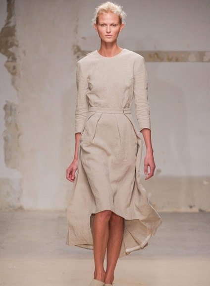 Aganovich من عروض باريس لربيع وصيف <strong>2014</strong>