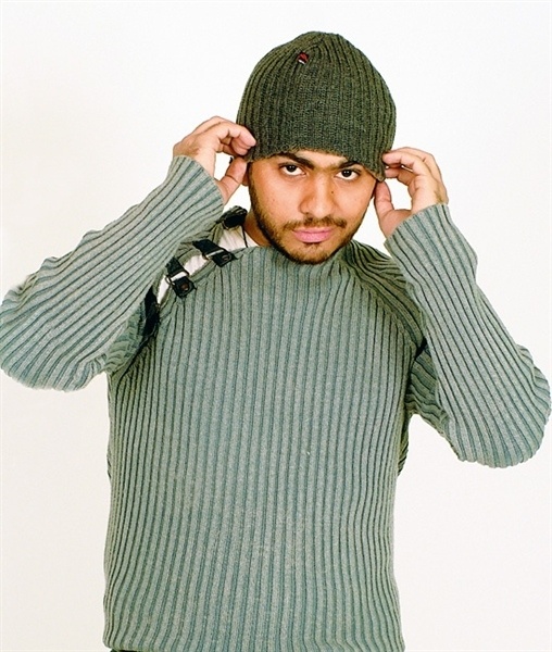 تامر حسني وسط ألف فتاة