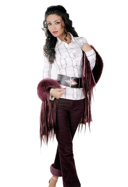 دوللي شاهين تتجه الى الفن الخليجي... اليكم التفاصيل