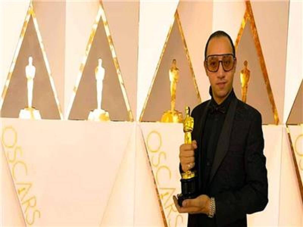 مخرج مصري يثير الجدل بعد شرائه إحدى جوائز الأوسكار بخمسة ملايين جنيه
